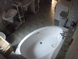 voyeurcam-julmodels-bath-1st-1