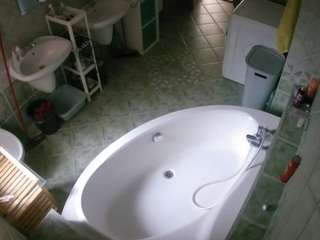 voyeurcam-julmodels-bath-1st-1