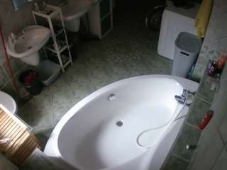 voyeurcam-julmodels-bath-1st-1