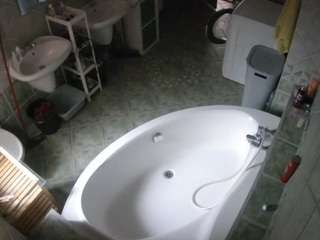 voyeurcam-julmodels-bath-1st-1