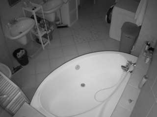 voyeurcam-julmodels-bath-1st-1 camsoda