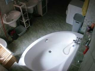 voyeurcam-julmodels-bath-1st-1 webcam model