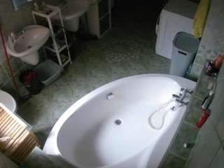 voyeurcam-julmodels-bath-1st-1