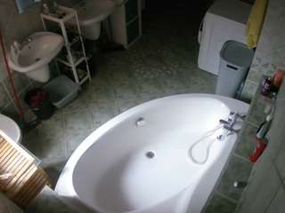 voyeurcam-julmodels-bath-1st-1 webcam model