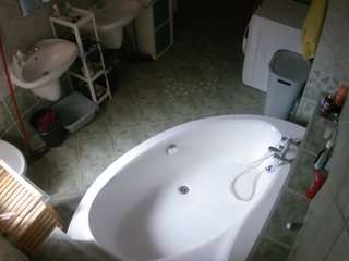 voyeurcam-julmodels-bath-1st-1