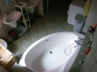 voyeurcam-julmodels-bath-1st-1