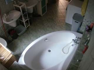 voyeurcam-julmodels-bath-1st-1