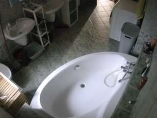 voyeurcam-julmodels-bath-1st-1