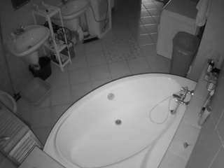 voyeurcam-julmodels-bath-1st-1 Drinking live webcam