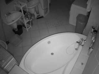 voyeurcam-julmodels-bath-1st-1 No smoking live webcam