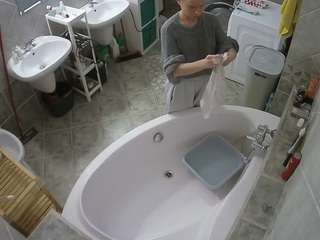 voyeurcam-julmodels-bath-1st-1