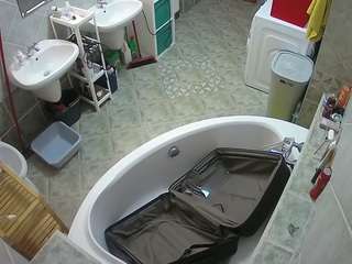 voyeurcam-julmodels-bath-1st-1