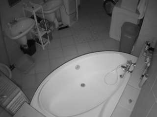 voyeurcam-julmodels-bath-1st-1
