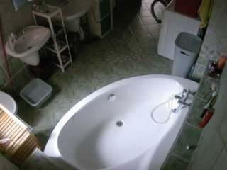 voyeurcam-julmodels-bath-1st-1