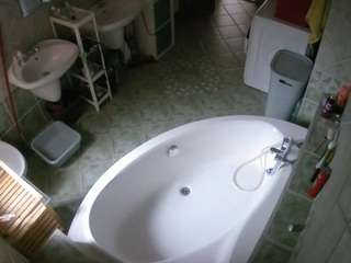 voyeurcam-julmodels-bath-1st-1