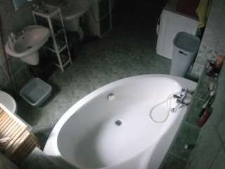 voyeurcam-julmodels-bath-1st-1