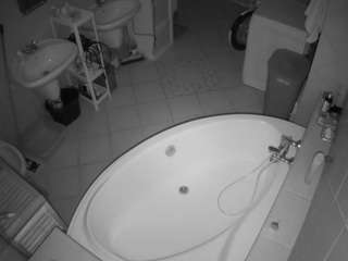 voyeurcam-julmodels-bath-1st-1
