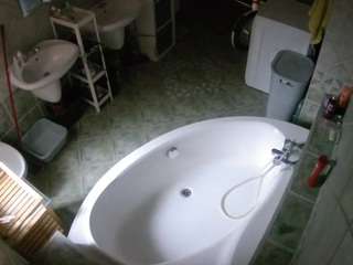 voyeurcam-julmodels-bath-1st-1