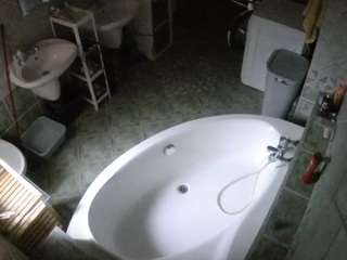 voyeurcam-julmodels-bath-1st-1