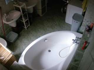 voyeurcam-julmodels-bath-1st-1