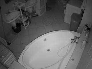 voyeurcam-julmodels-bath-1st-1 - Live HD Webcam