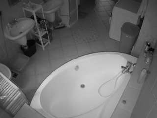 voyeurcam-julmodels-bath-1st-1