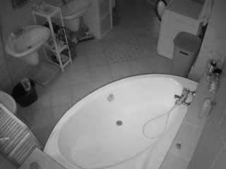 voyeurcam-julmodels-bath-1st-1