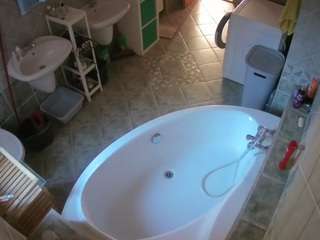 voyeurcam-julmodels-bath-1st-1