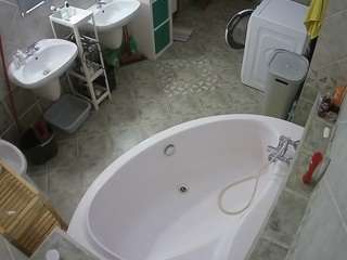 voyeurcam-julmodels-bath-1st-1