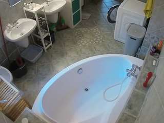 voyeurcam-julmodels-bath-1st-1