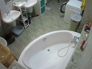 voyeurcam-julmodels-bath-1st-1