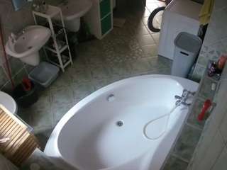 voyeurcam-julmodels-bath-1st-1