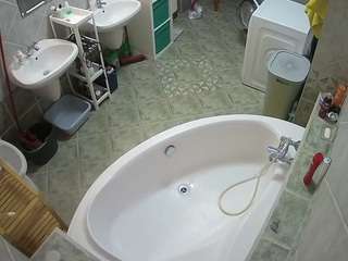 voyeurcam-julmodels-bath-1st-1