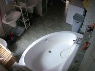 voyeurcam-julmodels-bath-1st-1