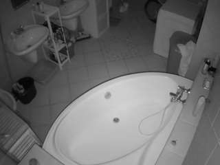 voyeurcam-julmodels-bath-1st-1