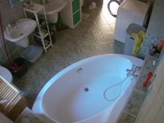 voyeurcam-julmodels-bath-1st-1