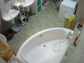 voyeurcam-julmodels-bath-1st-1