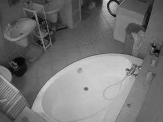 voyeurcam-julmodels-bath-1st-1