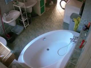 voyeurcam-julmodels-bath-1st-1