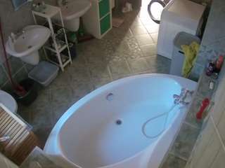 voyeurcam-julmodels-bath-1st-1