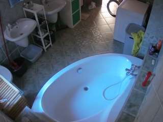 voyeurcam-julmodels-bath-1st-1