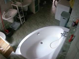 voyeurcam-julmodels-bath-1st-1