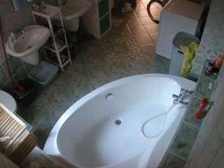 voyeurcam-julmodels-bath-1st-1