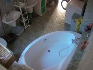 voyeurcam-julmodels-bath-1st-1
