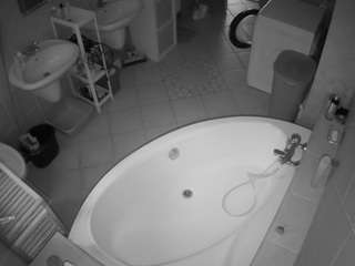 voyeurcam-julmodels-bath-1st-1
