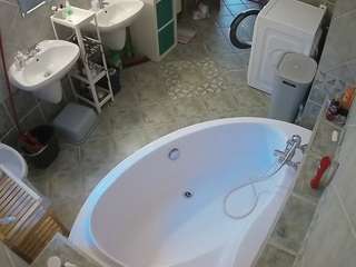 voyeurcam-julmodels-bath-1st-1