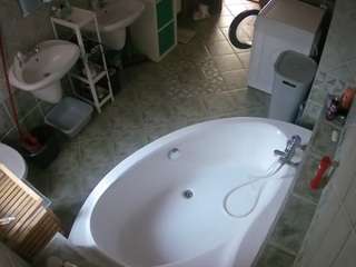 voyeurcam-julmodels-bath-1st-1
