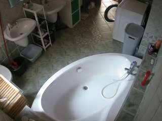 voyeurcam-julmodels-bath-1st-1