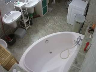 voyeurcam-julmodels-bath-1st-1