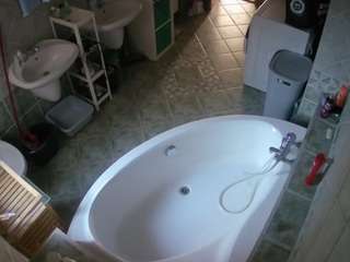 voyeurcam-julmodels-bath-1st-1